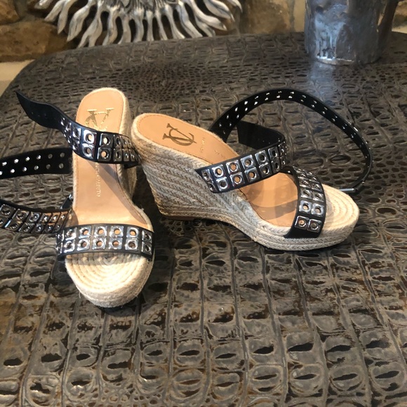 NEW!! Vince Camuto Signature Dacia Wedge Heels!! - Picture 6 of 10